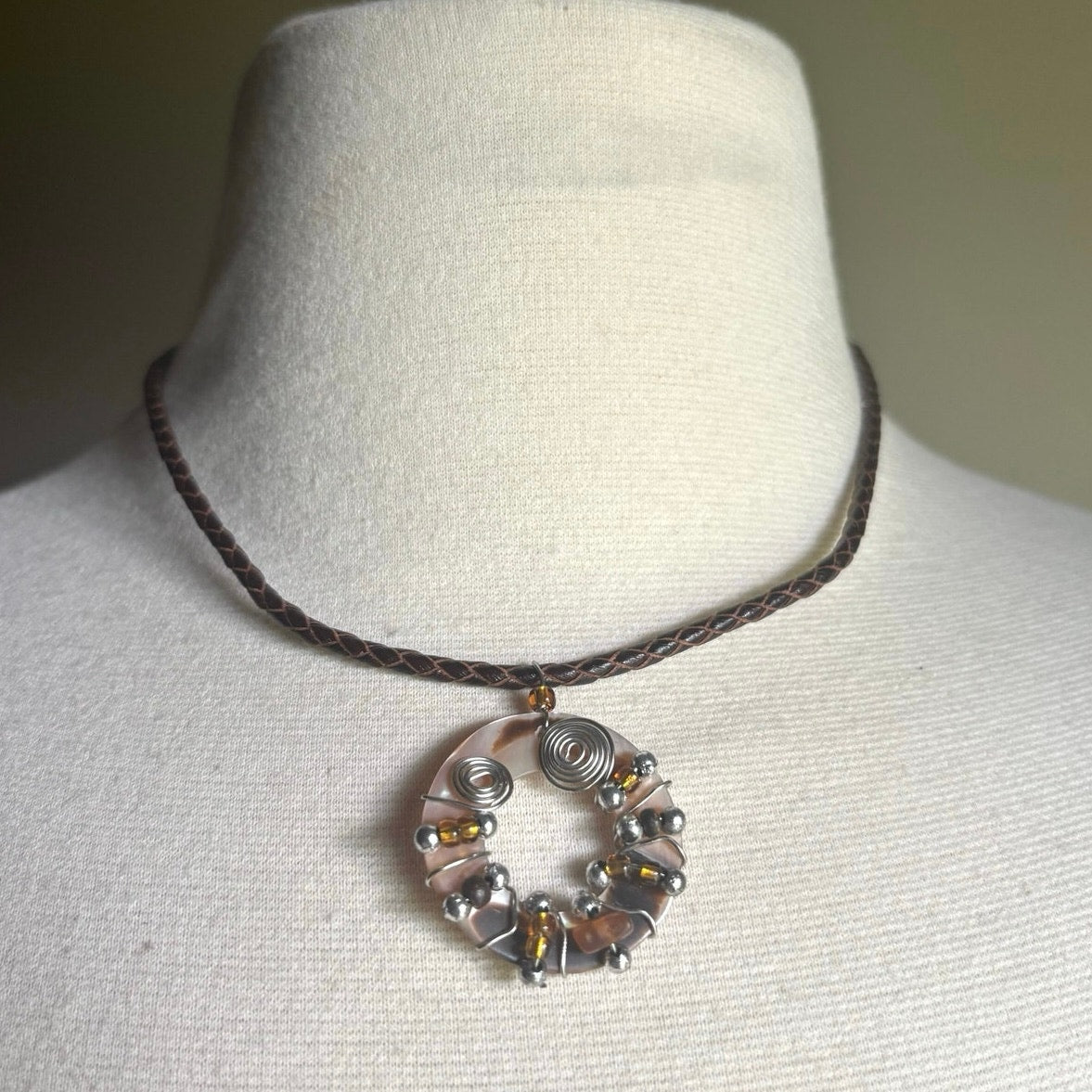 Wire-wrapped Beaded Abalone Shell Ring Pendant Leather Cord Choker Necklace
