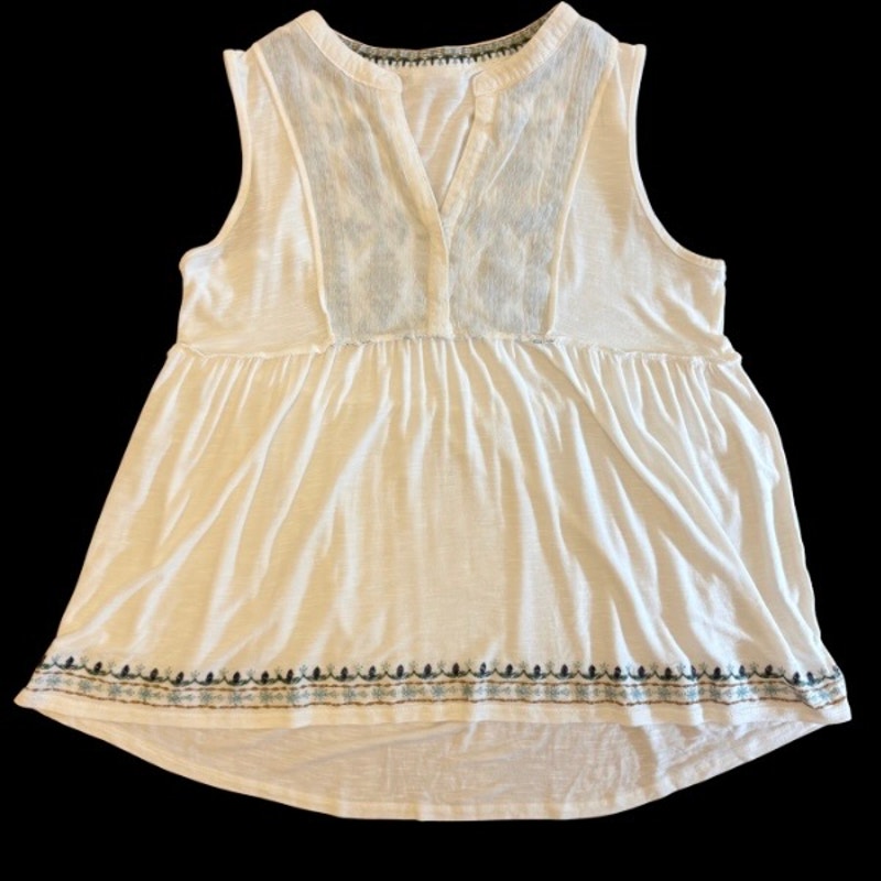 White Nordic-Style Floral Embroidered Sleeveless Babydoll Top (M)