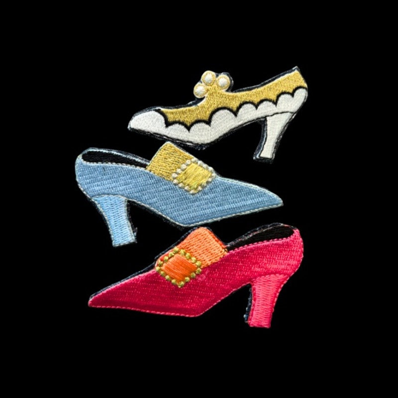 White and Gold French Court Shoe Heel Vintage Embroidered Patch Pin