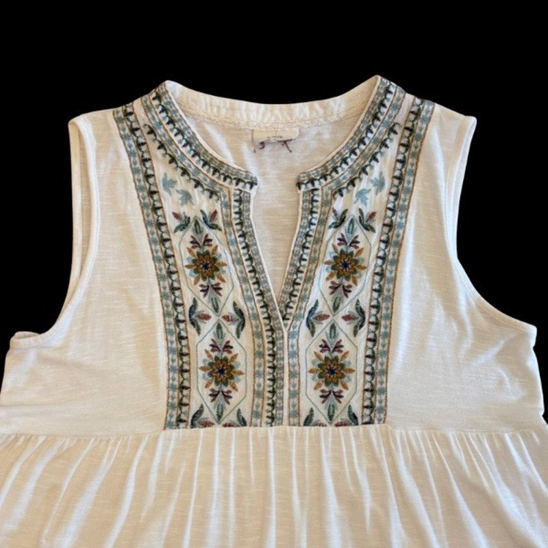 White Nordic-Style Floral Embroidered Sleeveless Babydoll Top (M)