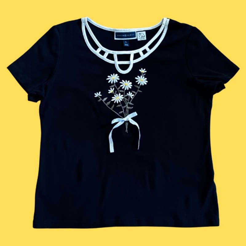 Upcycled Vintage Black & White Cutout Daisy Bouquet Cotton Top (PL-XL)