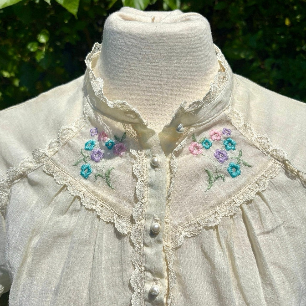 Vintage Sheer Pastel Yellow Floral Embroidered Lace Collar Short Sleeve Blouse (S-M)
