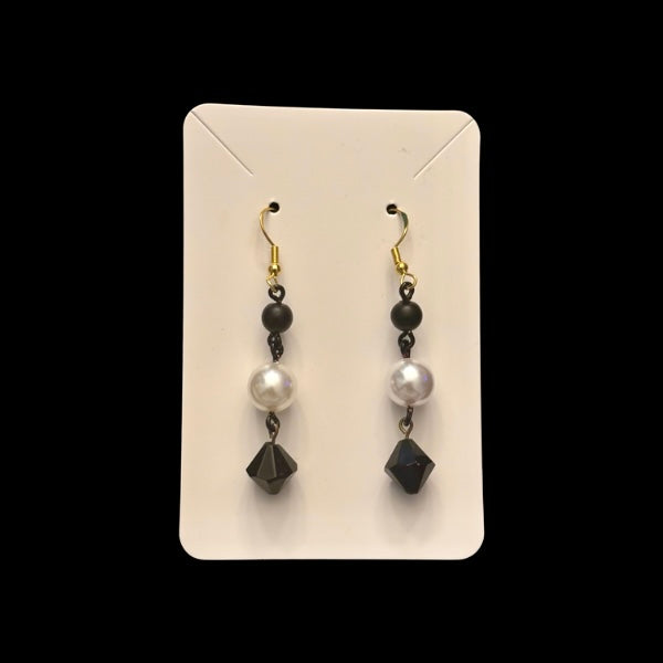 Baroque-inspired Black and White Pearl Beaded Drop Earrings
