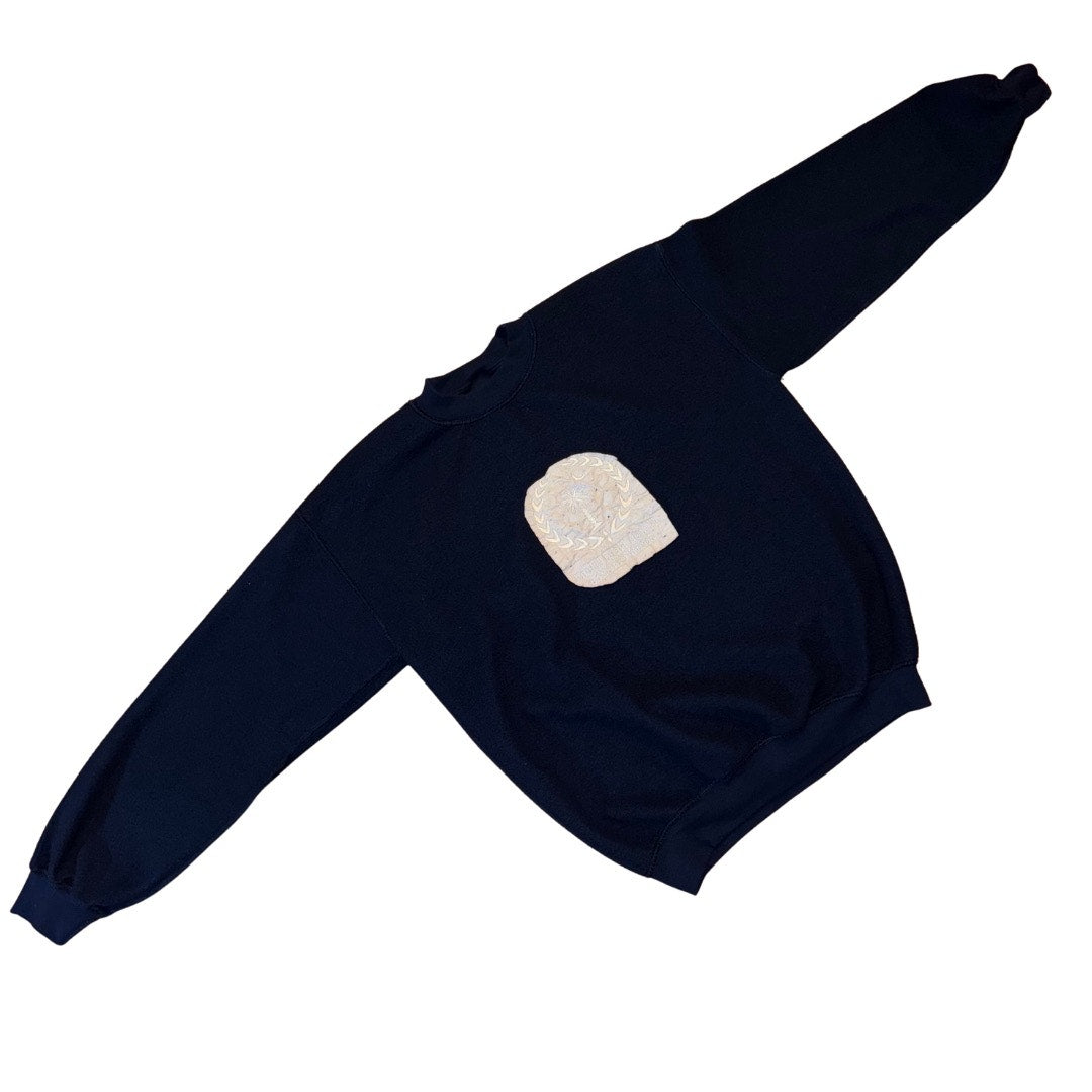 Vintage Embroidered Navy Blue Hilton Head Island South Carolina Unisex Crewneck Sweater (M)