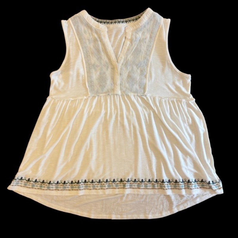 White Nordic-Style Floral Embroidered Sleeveless Babydoll Top (M)