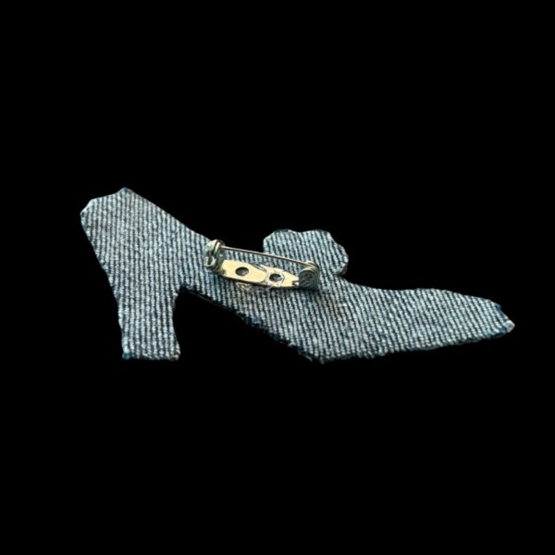 White and Gold French Court Shoe Heel Vintage Embroidered Patch Pin