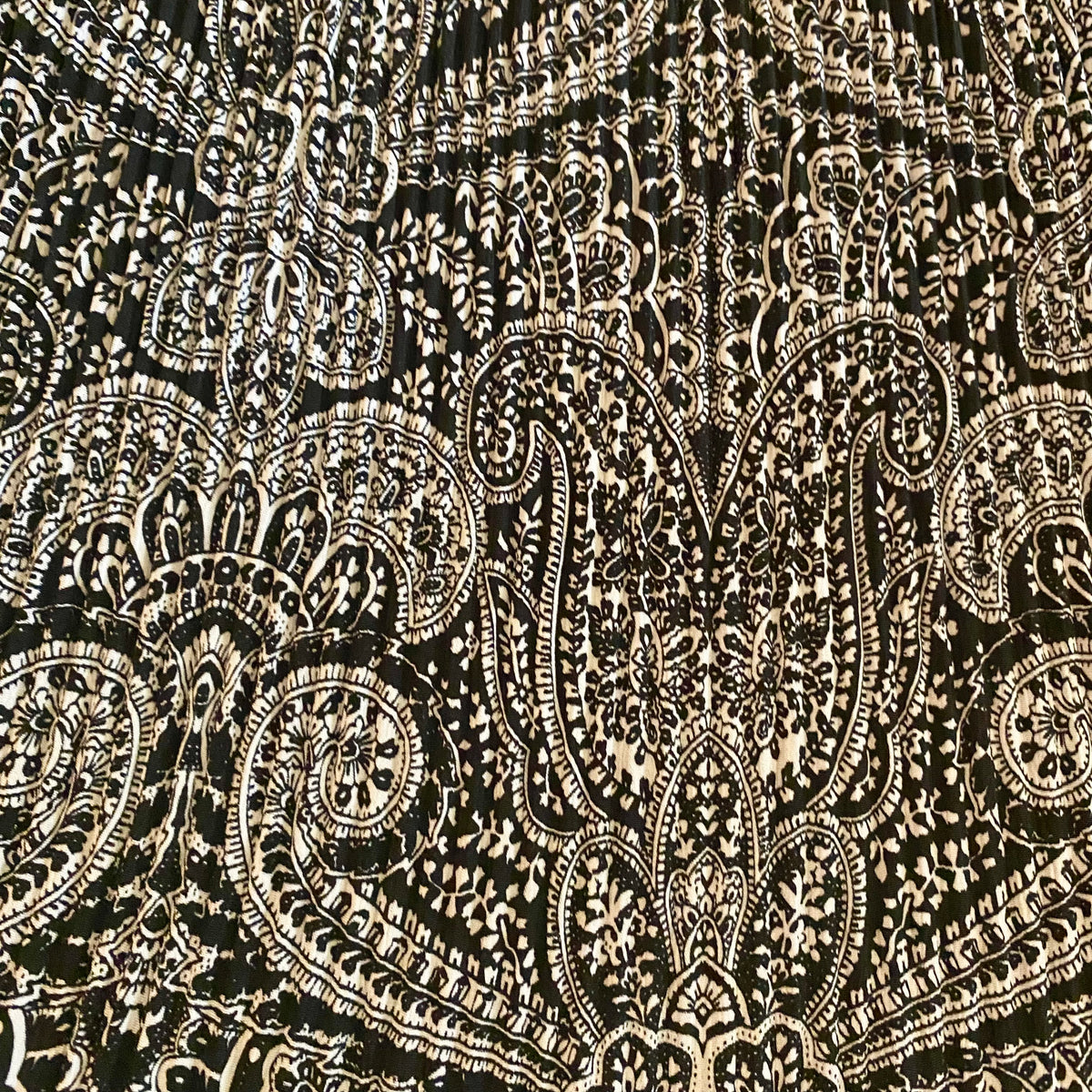 Vintage Black & White Pleated Paisley Midi Skirt (M-L)