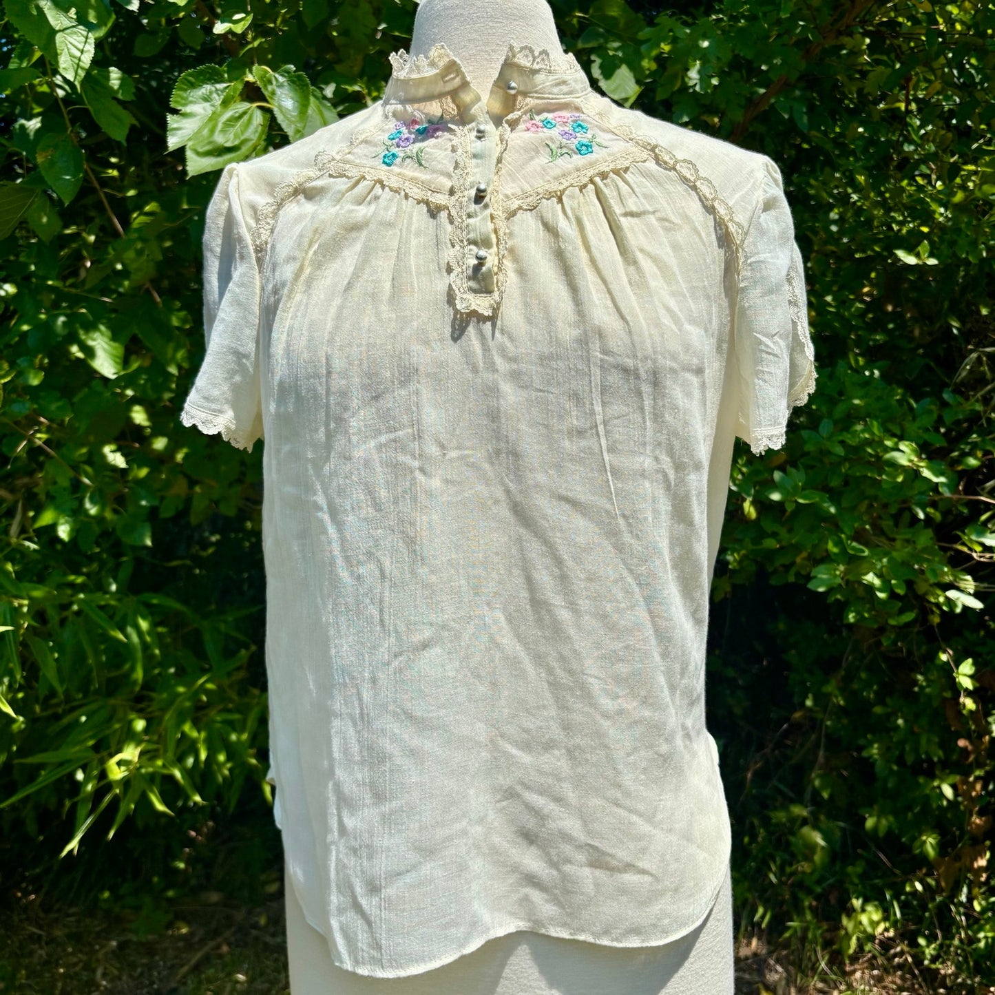 Vintage Sheer Pastel Yellow Floral Embroidered Lace Collar Short Sleeve Blouse (S-M)