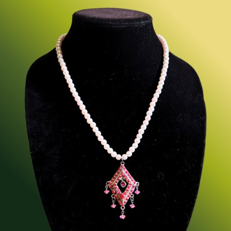 Vintage Hot Pink Rhinestone-Studded Diamond Pendant Pastel Pink Pearl Beaded Necklace